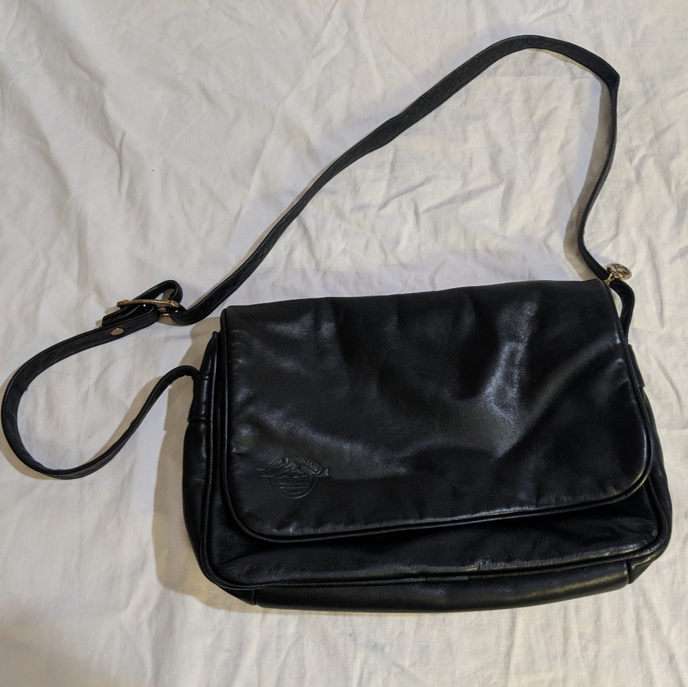 Stone mountain Black purse